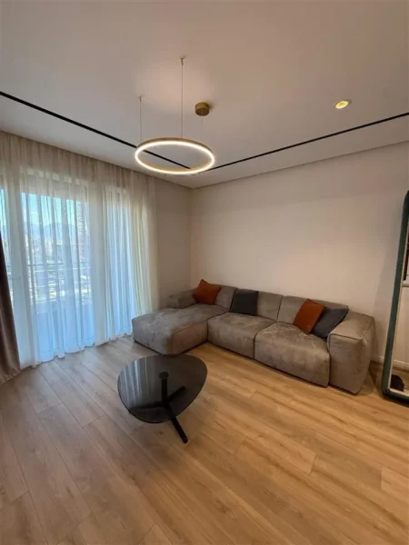 Tirane, jepet me qera apartament 2+1+Aneks+Ballkon Kati 5, 120 m² 1.250 € (PARKU OLIMPIK)