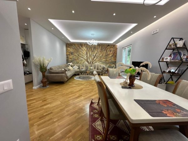 Tirane, jepet me qera shtepi 2+1 Kati 1, 124 m² 850 € (Vaqarr)