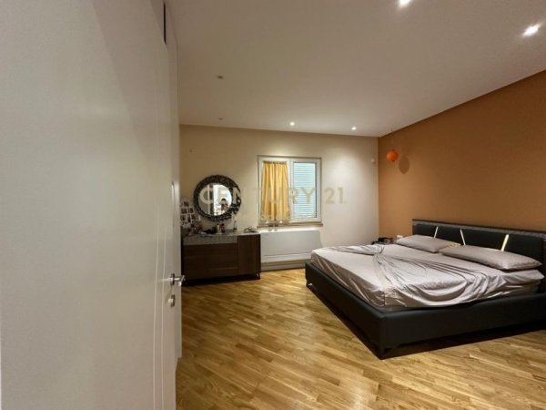 Tirane, jepet me qera shtepi 2+1 Kati 1, 124 m² 850 € (Vaqarr)