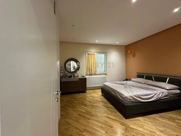 Tirane, jepet me qera shtepi 2+1 Kati 1, 124 m² 850 € (Vaqarr)