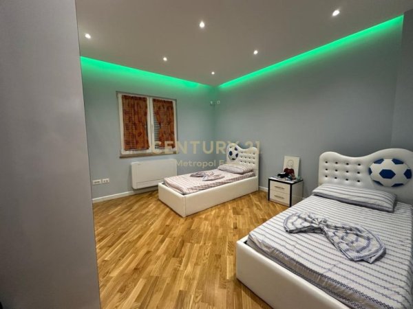 Tirane, jepet me qera shtepi 2+1 Kati 1, 124 m² 850 € (Vaqarr)