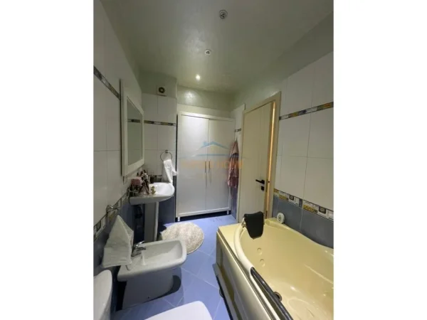 Tirane, shitet apartament 2+1+Ballkon Kati 3, 127 m² 317.500 € (Bulevardi Gjergj Fishta)