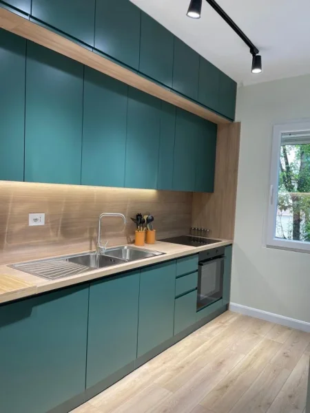 Tirane, jepet me qera apartament 2+1 Kati 3, 110 m² 950 € (Kristal Center)
