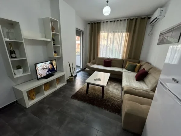 Tirane, jepet me qera apartament 2+1+Aneks+Ballkon Kati 2, 90 m² 540 € (astir)