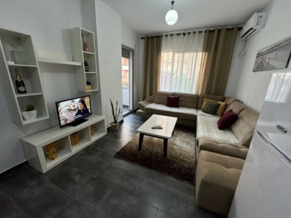 Tirane, jepet me qera apartament 2+1+Aneks+Ballkon Kati 2, 90 m² 540 € (yzberisht)