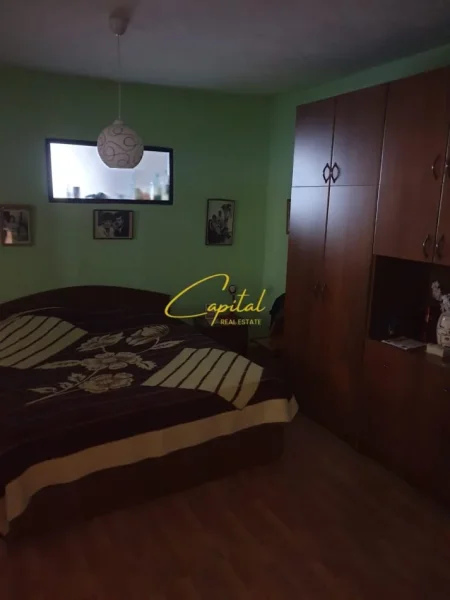 Tirane, jepet me qera apartament 2+1 Kati 1, 120 m² 650 € (ISH STACIONI TRENIT)