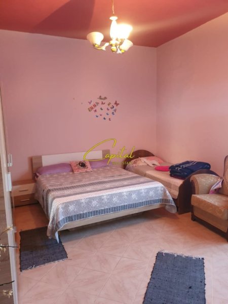 Tirane, jepet me qera apartament 2+1 Kati 1, 120 m² 650 € (ISH STACIONI TRENIT)