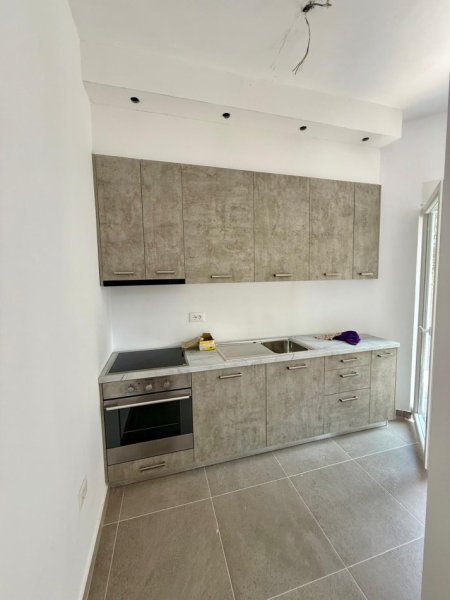 Tirane, jepet me qera apartament 1+1 Kati 0, 50 m² 450 € (100 m ne vije ajrore nga UNI Marin Barleti Selite)