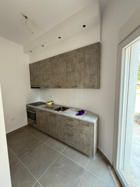 Tirane, jepet me qera apartament 1+1 Kati 0, 50 m² 450 € (100 m ne vije ajrore nga UNI Marin Barleti Selite)
