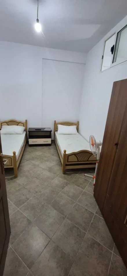Tirane, jepet me qera apartament 2+1 Kati 1, 60 m² 410 € (rruga selaudin zorba)