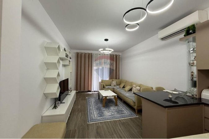 Tirane, jepet me qera apartament 2+1+Ballkon , 90 m² 650 € (Teodor Keko)
