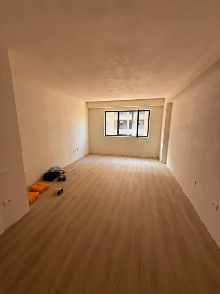 Tirane, shitet apartament 1+1+Aneks+Ballkon Kati 4, 70 m² 92.000 € (astir)