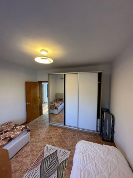 Tirane, jepet me qera Vile 2+1 Kati 1, 60 m² 400 € 