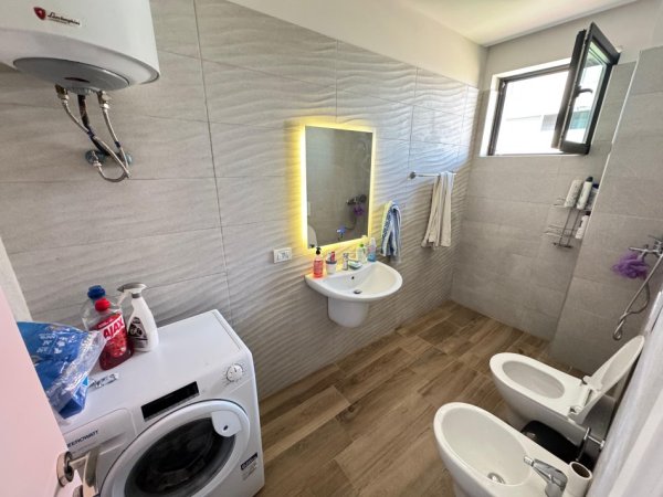 Tirane, jepet me qera apartament 1+1 Kati 6, 96 m² 600 € (Rezidenca Future Home)
