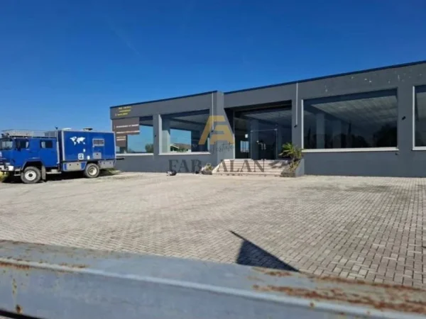 Durres, jepet me qera ambjent biznesi , 3.000 m² 3.700 € (Autostrada Tirane-Durres)