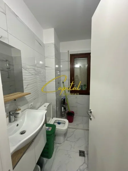 Tirane, jepet me qera apartament 1+1 Kati 1, 70 m² 500 € (KOPSHTI BOTANIK)