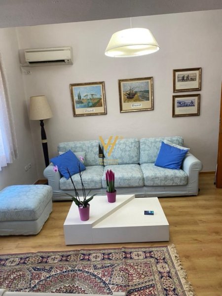 Tirane, jepet me qera apartament 2+1+Ballkon Kati 2, 85 m² 500 € (KOMUNA E PARISIT)