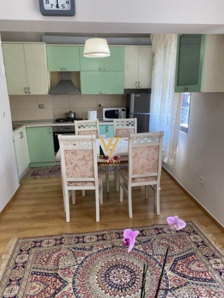 Tirane, jepet me qera apartament 2+1+Ballkon Kati 2, 85 m² 500 € (KOMUNA E PARISIT)