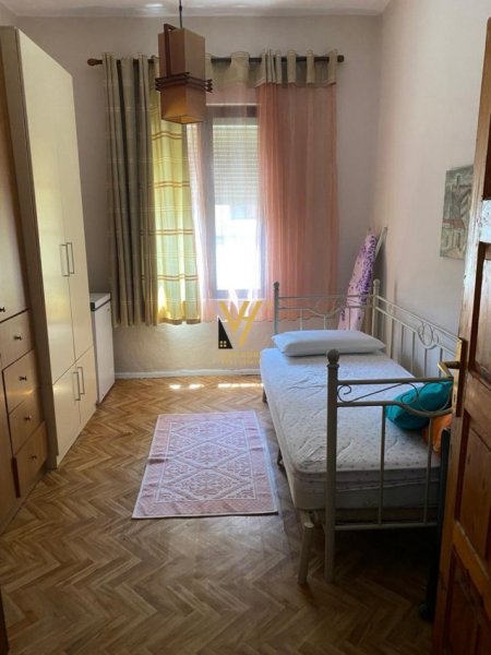 Tirane, jepet me qera apartament 2+1+Ballkon Kati 2, 85 m² 500 € (KOMUNA E PARISIT)