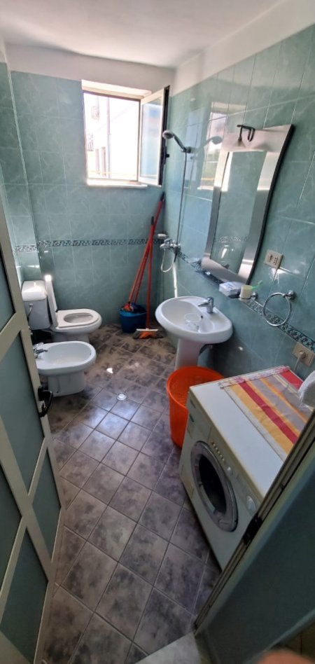 Tirane, jepet me qera apartament 2+1 Kati 2, 80 m² 540 € (Rruga Bardhyl)