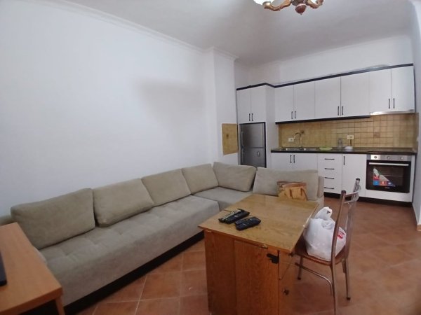 Tirane, jepet me qera apartament 2+1+Ballkon Kati 2, 70 m² 350 € 