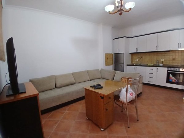 Tirane, jepet me qera apartament 2+1+Ballkon Kati 2, 70 m² 350 € 