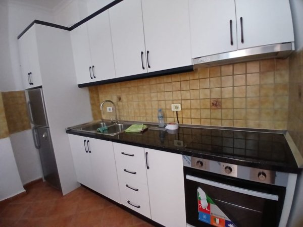 Tirane, jepet me qera apartament 2+1+Ballkon Kati 2, 70 m² 350 € 