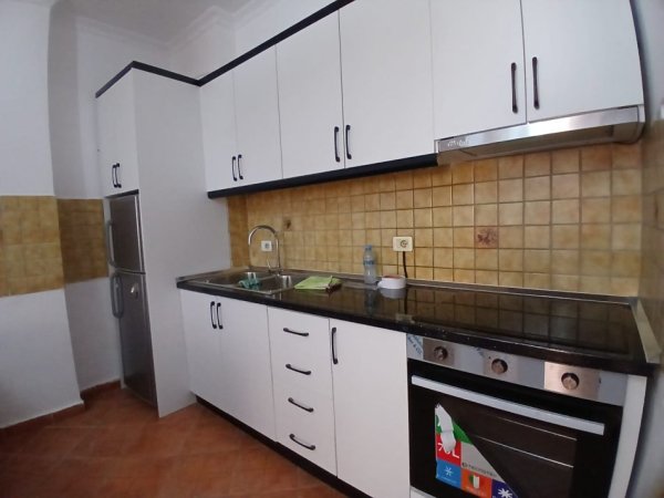 Tirane, jepet me qera apartament 2+1+Ballkon Kati 2, 70 m² 350 € 