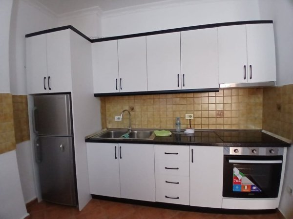 Tirane, jepet me qera apartament 2+1+Ballkon Kati 2, 70 m² 350 € 