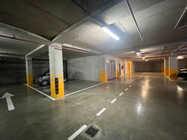 Tirane, shitet garazh | post parkimi Kati -1, 15 m² 30.000 € (rruga e kosovareve)