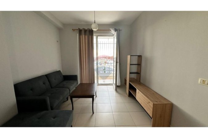 Tirane, jepet me qera apartament 1+1+Ballkon , 70 m² 400 € (Fresk)