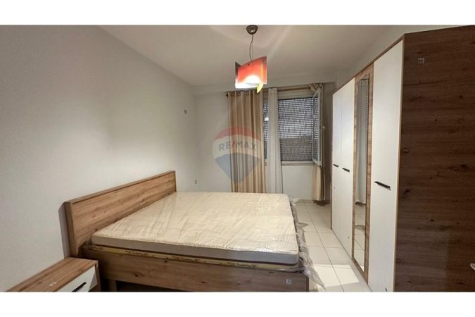 Tirane, jepet me qera apartament 1+1+Ballkon , 70 m² 400 € (Fresk)