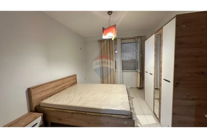 Tirane, jepet me qera apartament 1+1+Ballkon , 70 m² 400 € (Fresk)