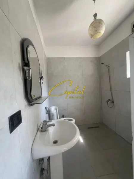 Tirane, jepet me qera apartament 2+1 Kati 1, 95 m² 430 € (SPITALI AMERIKAN 2)