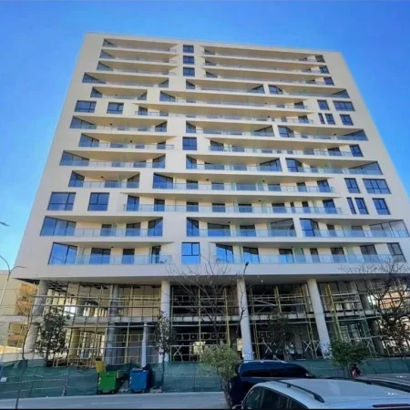 Tirane, shitet apartament 3+1+Ballkon Kati 13, 152 m² 380.000 € (Mine Peza)