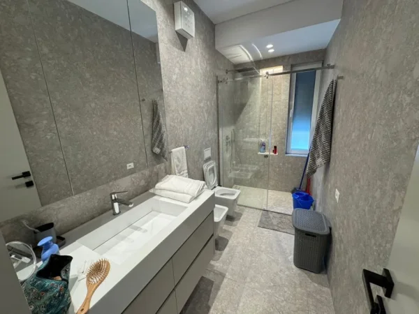 Tirane, jepet me qera apartament 1+1 Kati 3, 62 m² 900 € (Rezidenca Kodra e diellit 1)