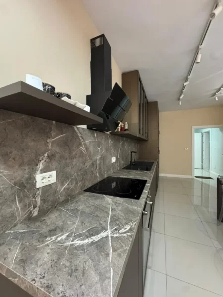 Tirane, shitet apartament Kati 1, 192 m² (bllok)