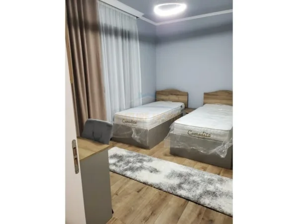 Tirane, jepet me qera apartament 2+1+Ballkon Kati 4, 120 m² 1.500 € (LIQENI THATE)  UNA56168