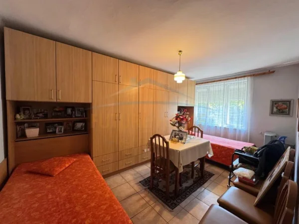 Tirane, jepet me qera apartament 2+1 Kati 4, 76 m² 550 € (Brryli)