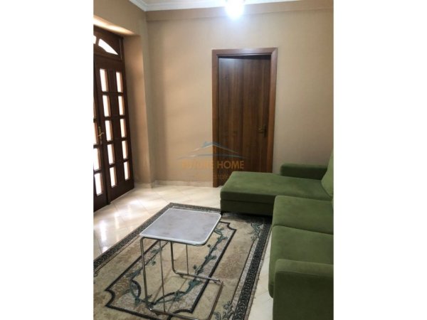 Tirane, jepet me qera apartament 1+1 Kati 1, 60 m² 500 € (Medreseja, Tregu Industrial)