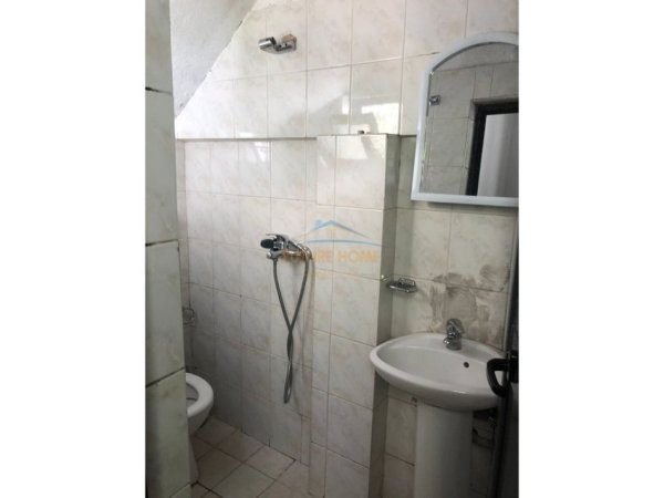 Tirane, jepet me qera apartament 1+1 Kati 1, 60 m² 500 € (Medreseja, Tregu Industrial)