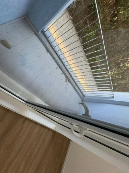 Tirane, jepet me qera apartament 1+1 Kati 1, 61 m² 200 € (Rezidenca oxa)