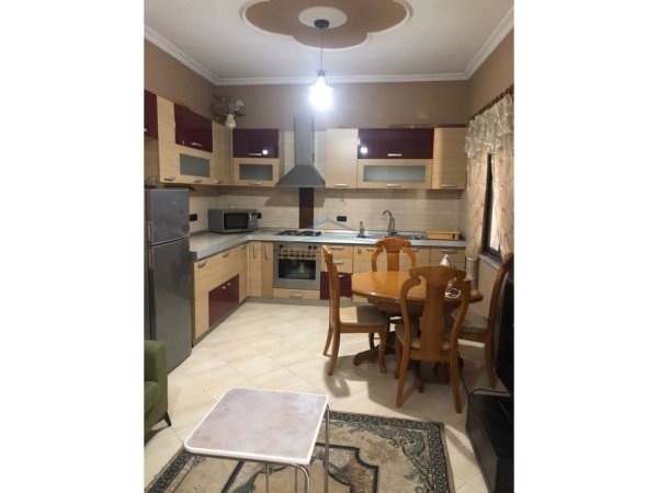 Tirane, jepet me qera apartament 1+1 Kati 1, 60 m² 500 € (Medreseja, Tregu Industrial)