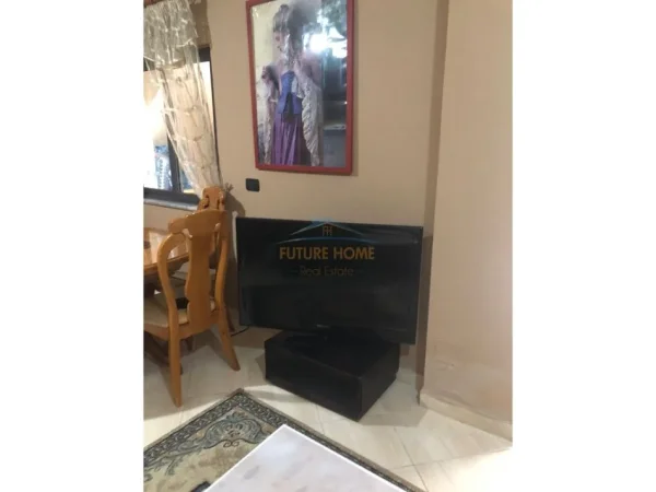 Tirane, jepet me qera apartament 1+1 Kati 1, 60 m² 500 € (Medreseja, Tregu Industrial)