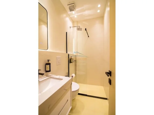 Tirane, jepet me qera apartament 1+1 Kati 4, 40 m² 600 € (Rruga e Durresit)