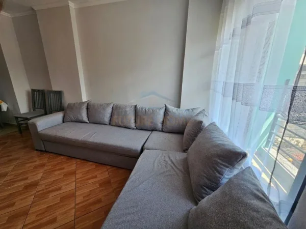 Tirane, jepet me qera apartament 2+1 Kati 2, 105 m² 600 € (Selvia)