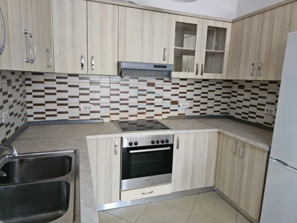 Tirane, jepet me qera apartament 2+1 Kati 2, 105 m² 600 € (Selvia)