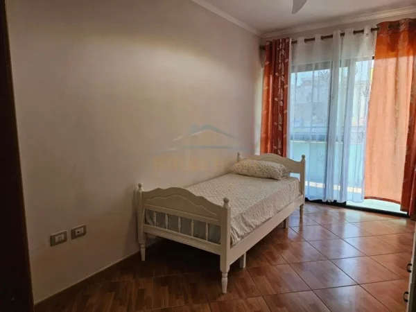 Tirane, jepet me qera apartament 2+1 Kati 2, 105 m² 600 € (Selvia)