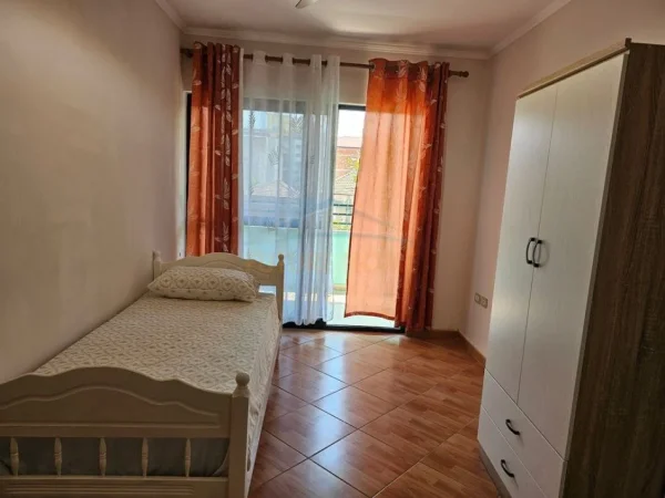 Tirane, jepet me qera apartament 2+1 Kati 2, 105 m² 600 € (Selvia)