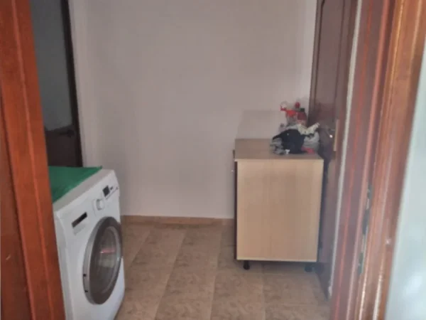 Tirane, jepet me qera apartament 1+1 Kati 1, 60 m² 390 € (rruga hito cako)